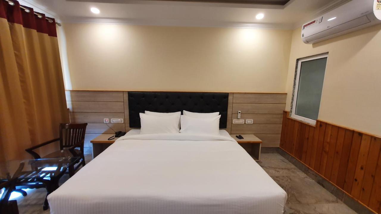 Nomadic Inn Дармсала Экстерьер фото