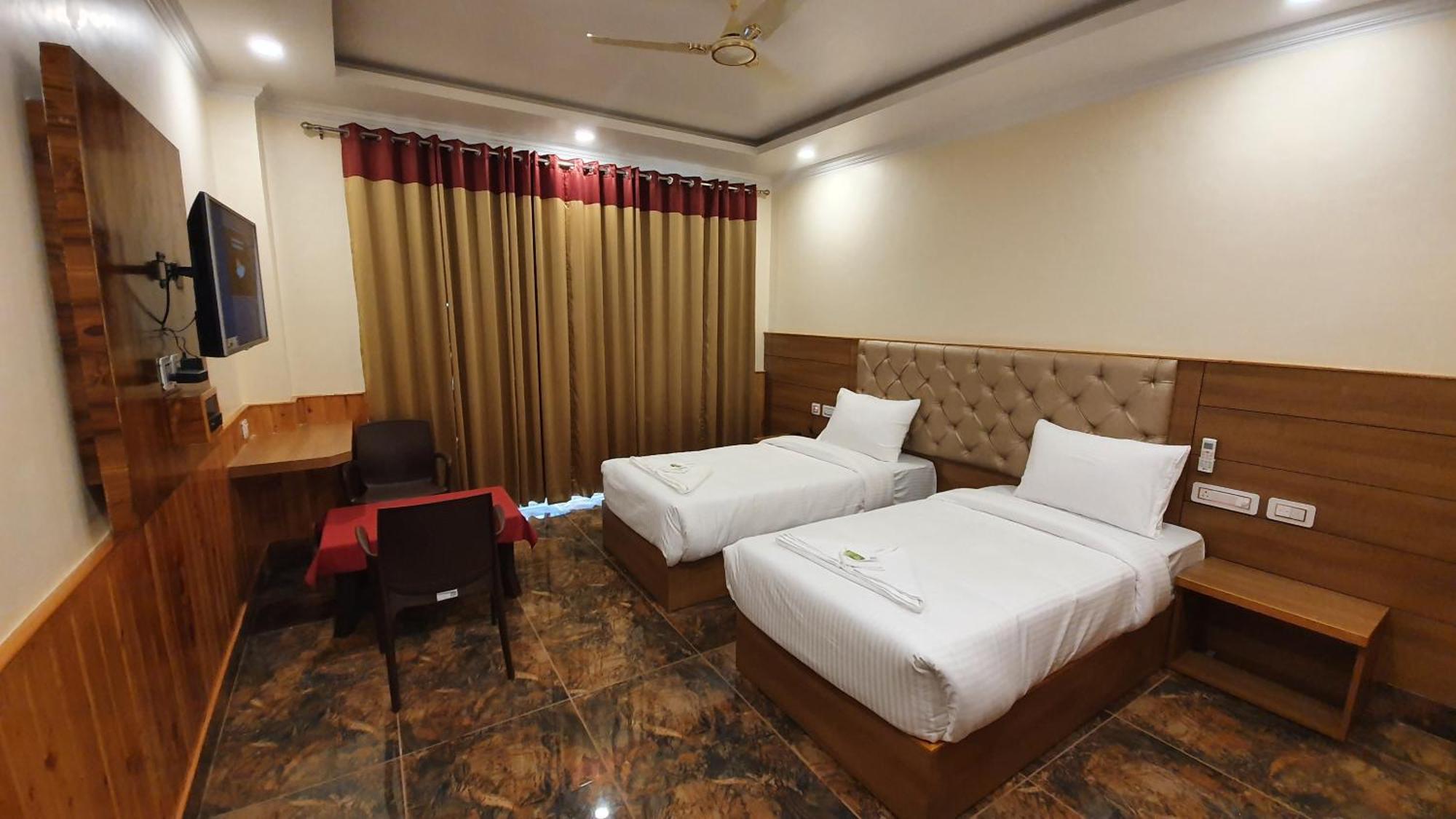 Nomadic Inn Дармсала Экстерьер фото