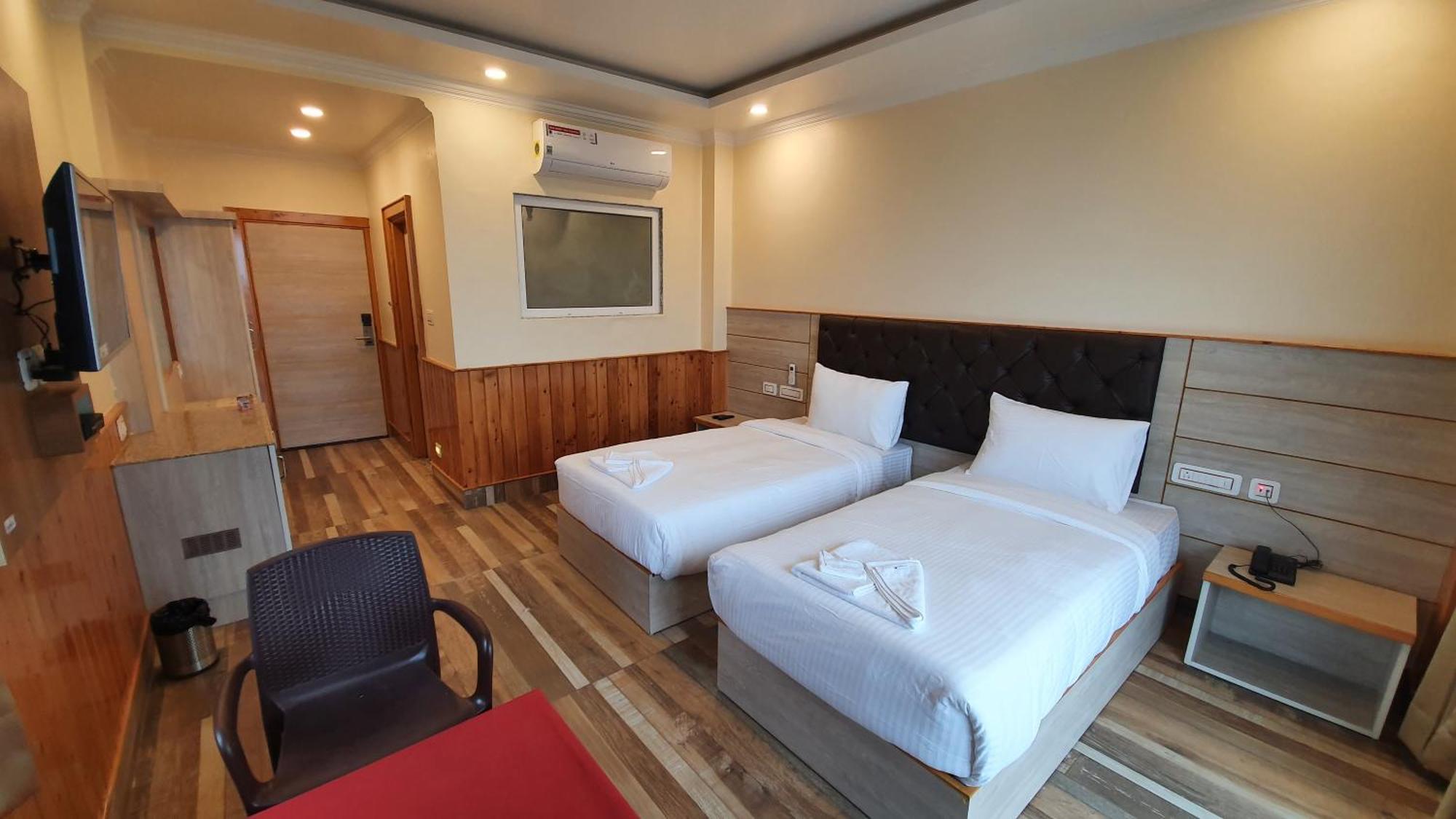 Nomadic Inn Дармсала Экстерьер фото
